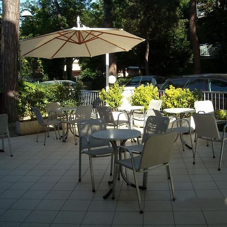 Hotel Haiti Мілано-Маріттіма Екстер'єр фото