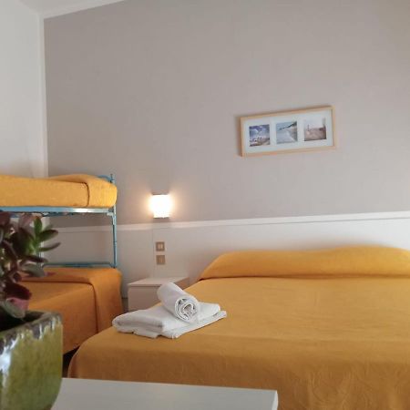 Hotel Haiti Мілано-Маріттіма Екстер'єр фото