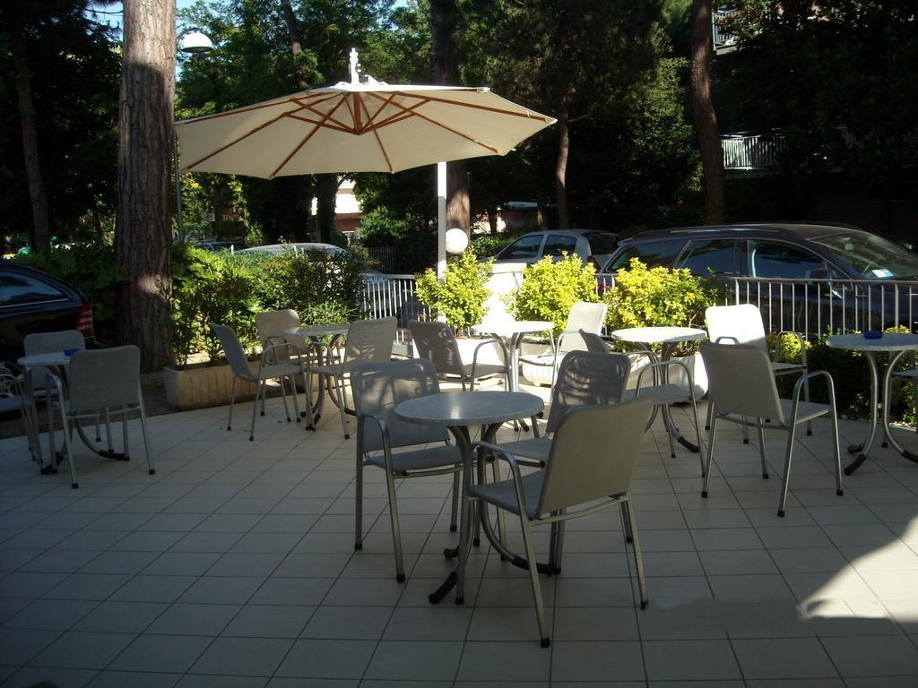 Hotel Haiti Мілано-Маріттіма Екстер'єр фото
