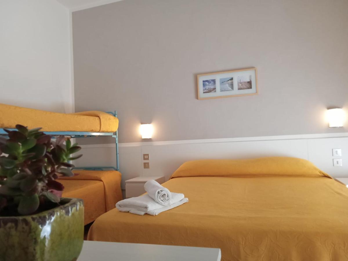 Hotel Haiti Мілано-Маріттіма Екстер'єр фото