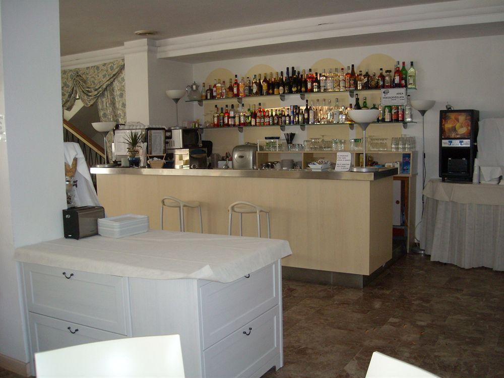 Hotel Haiti Мілано-Маріттіма Екстер'єр фото