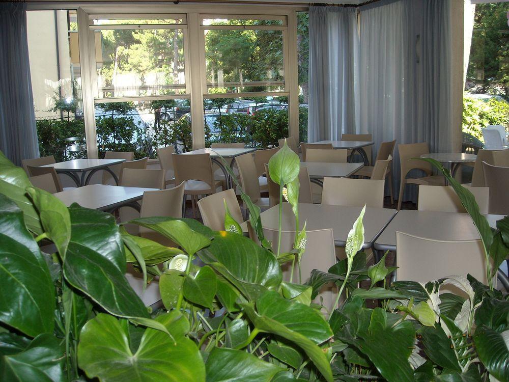 Hotel Haiti Мілано-Маріттіма Екстер'єр фото