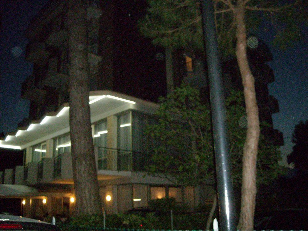 Hotel Haiti Мілано-Маріттіма Екстер'єр фото