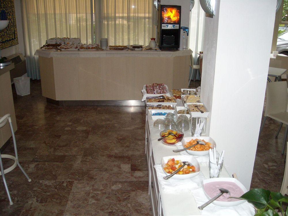 Hotel Haiti Мілано-Маріттіма Екстер'єр фото