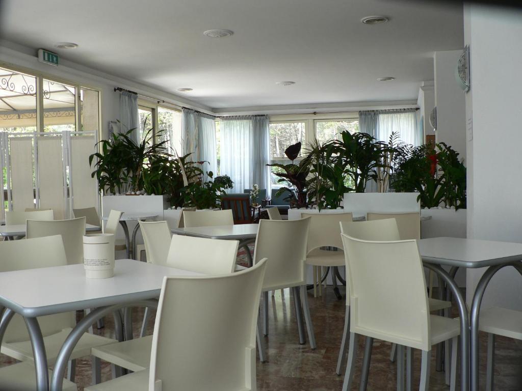 Hotel Haiti Мілано-Маріттіма Екстер'єр фото