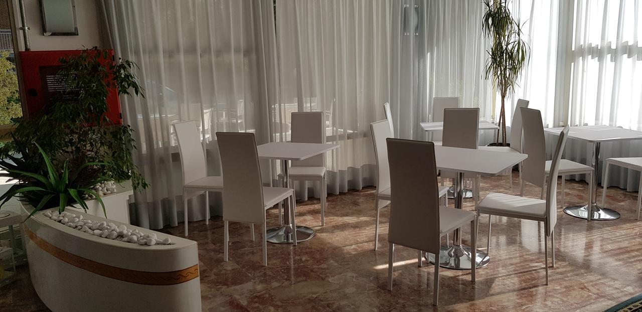Hotel Haiti Мілано-Маріттіма Екстер'єр фото
