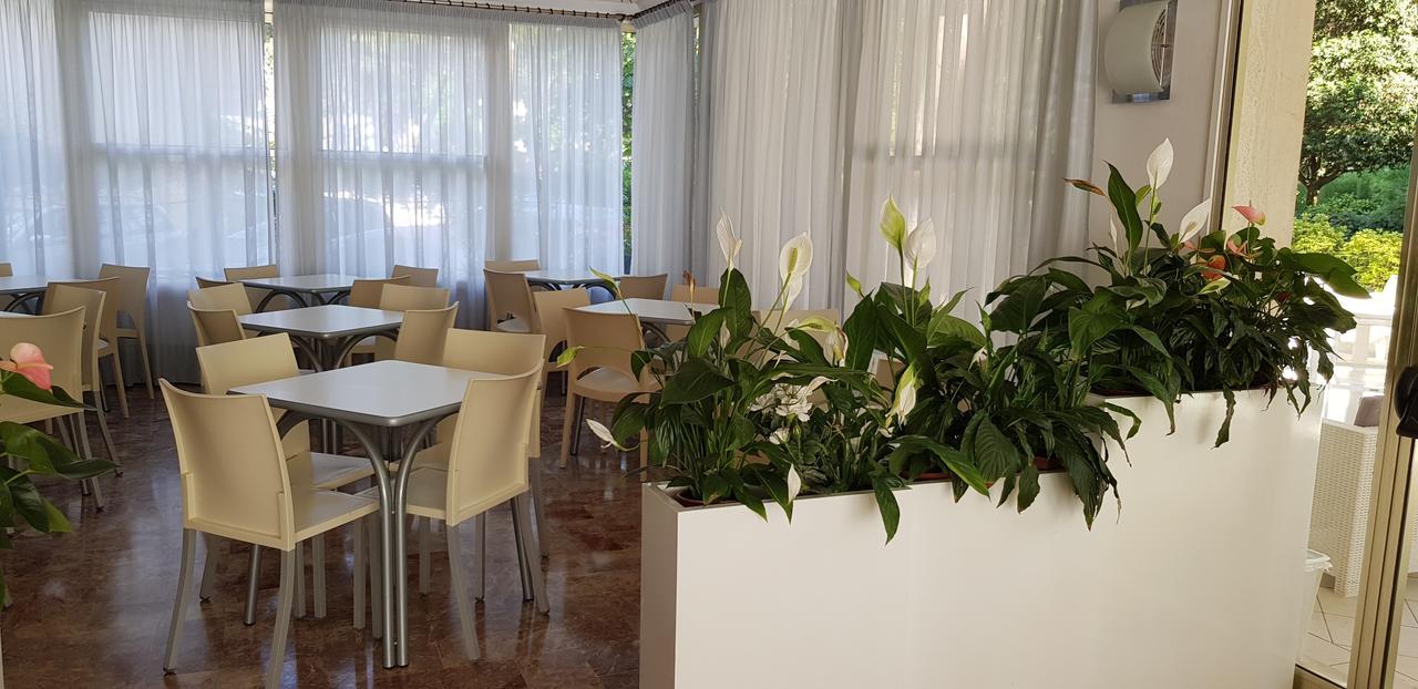 Hotel Haiti Мілано-Маріттіма Екстер'єр фото