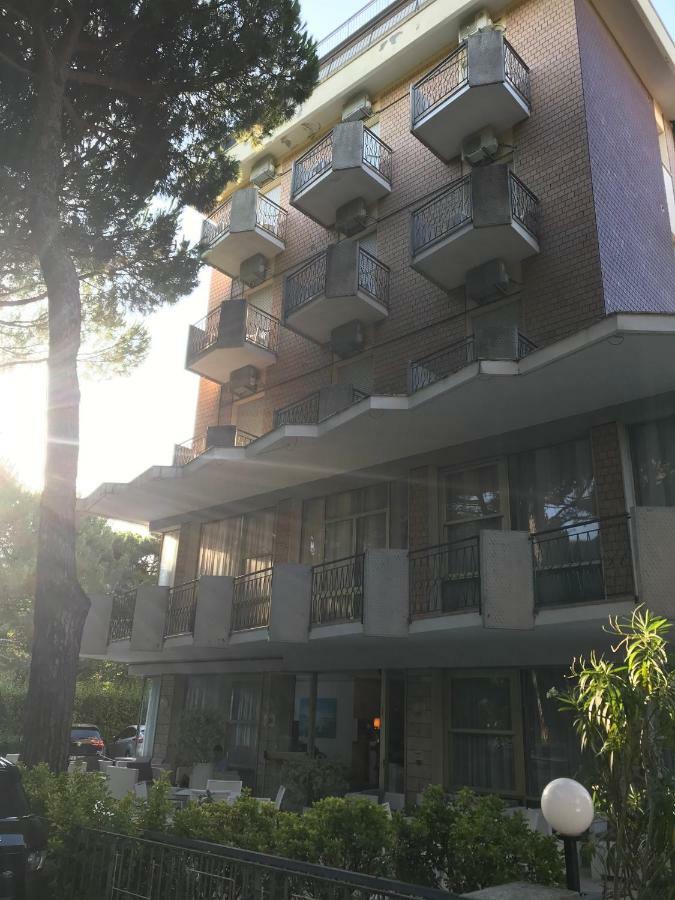 Hotel Haiti Мілано-Маріттіма Екстер'єр фото